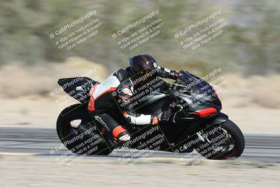 media/Dec-01-2025-Moto Forza (Mon) [[2daa91e15f]]/3-Beginner Group/Session 2 (Turn 7 Inside Pans)/